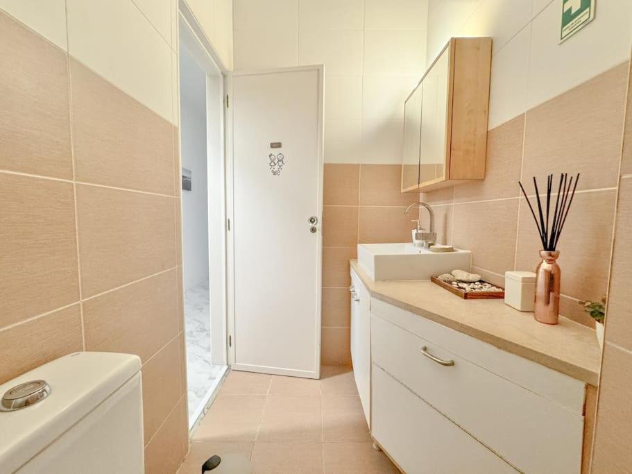 Pascoal De Melo Flat By Homeful Homes Apartment